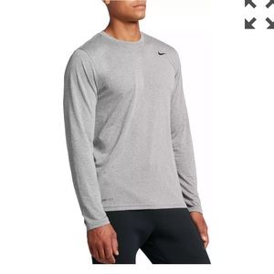 Nike Men’s Dri Fit long sleeve size L